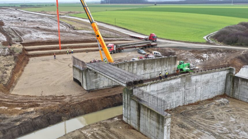 foto autostrada transilvania a inceput montarea grinzilor pe lotul chiribis biharia fantoma bechtel inca bantuie santierul 699db2858021a