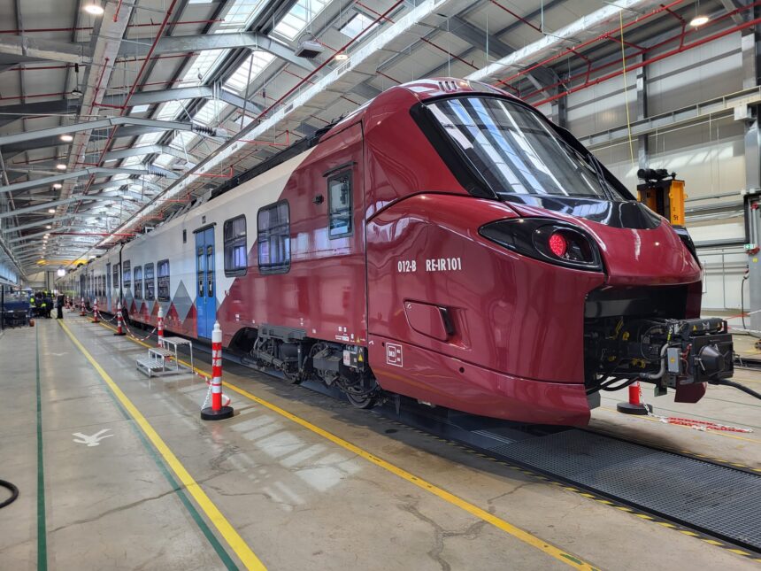 Trenul Alstom 12, creat pentru România, a fost înmânat CFR Călători 1 foto trenul alstom 12 fabricat pentru romania a fost predat cfr calatori 69a03be1c313a