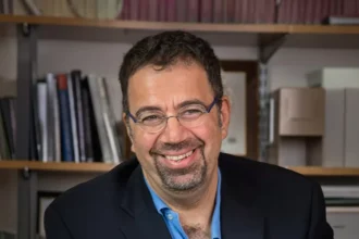 laureatul premiului nobel pentru economie daron acemoglu vine la bucuresti la economist romania government roundtable 2026 69a001e061e17