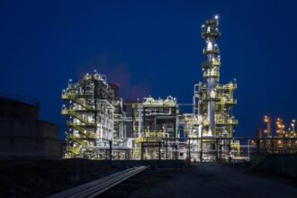 petrom instaleaza un parc fotovoltaic la rafinaria petrobrazi 698eeba2ce8c7