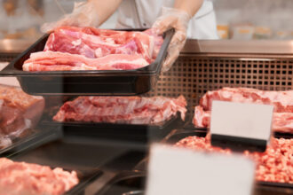 cum a evoluat productia de carne a romaniei in luna ianuarie 2026 diferente intre sectorul porcin avicol si cel bovin 69affa689925e