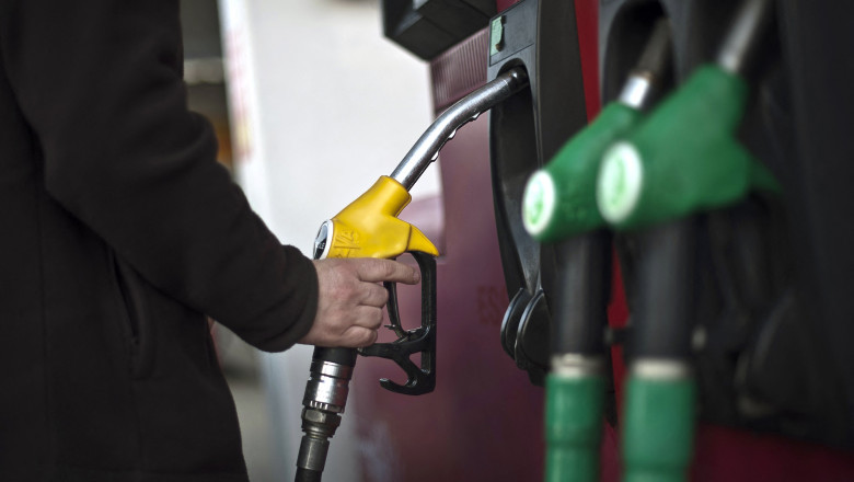 guvernul a amanat sedinta de azi in care trebuia sa adopte ordonanta de urgenta pentru limitarea adaosului comercial la carburanti 69c2a2f5275a9