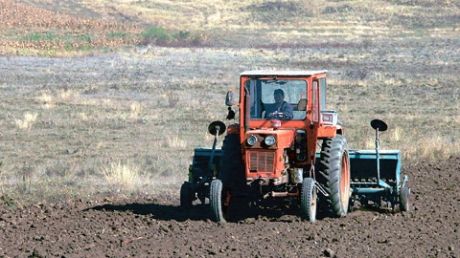 Reducerea costurilor pentru agricultori: eliminarea TVA-ului și a accizei pentru motorina destinată lucrărilor agricole 1 motorina mai ieftina pentru fermieri nu vor mai plati tva si acciza pentru combustibilul folosit pentru lucrarile agricole 69c6982ea42ba