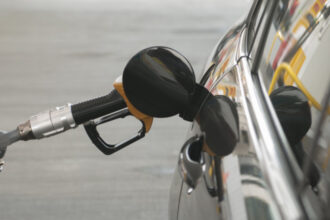 polonia plafoneaza pretul combustibililor in contextul bulversarilor de pe piata mondiala de petrol 69ca794d9862f