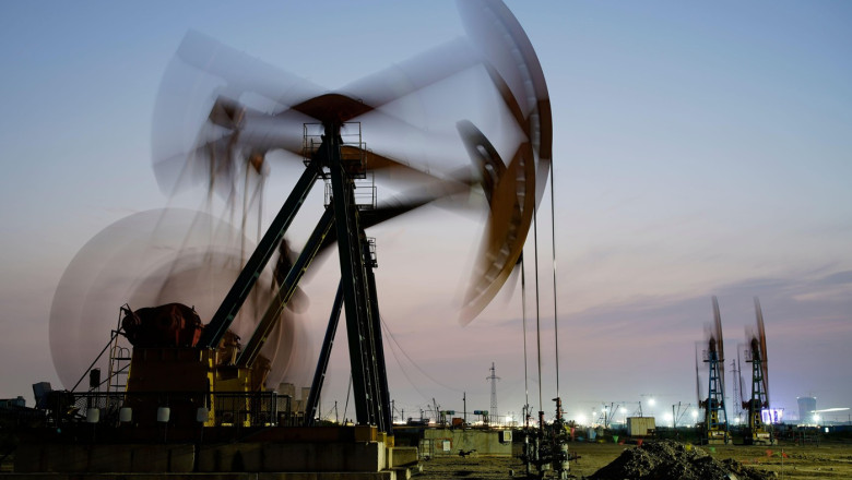 Costul petrolului a atins 100 de dolari pe baril, o premieră în ultimii patru ani 1 pretul petrolului a depasit 100 de dolari pe baril pentru prima data in ultimii patru ani 69ae5905894c9