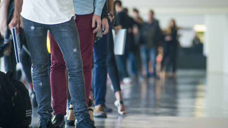 Șomajul în România a atins 6,3% în ultimele trei luni din 2025, cu aproape o treime dintre tineri fără loc de muncă 1 rata somajului a crescut la 63 in romania in ultimul trimestru din 2025 aproape 30 dintre tineri nu au un loc de munca 69b7cbfb8d73e