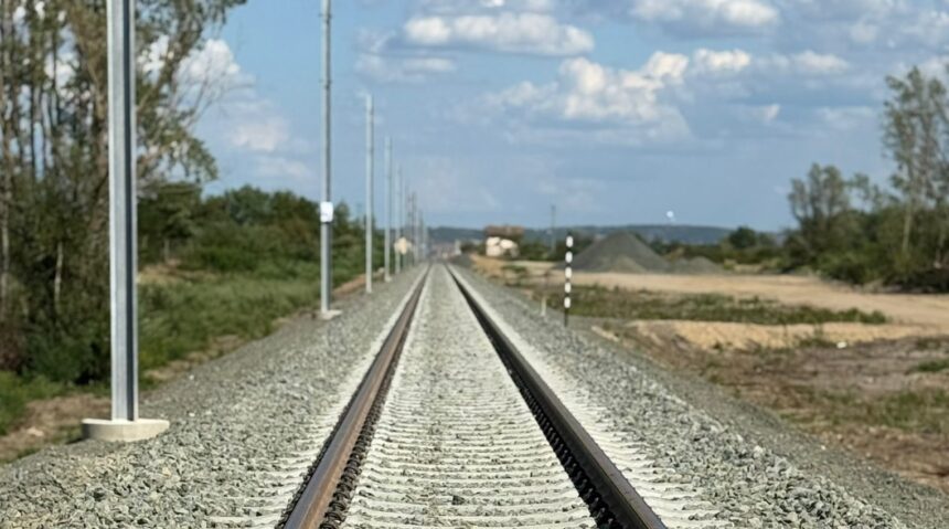 tren metropolitan cluj napoca oferte din romania polonia si kazahstan pentru inlocuirea de sine pe 50 km de cale ferata 69a5c82f9cdd0