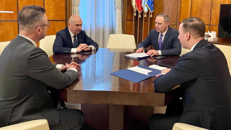 video ilie bolojan discutii cu alexandru nazare si bogdan ivan pentru reducerea preturilor la carburanti refuz sa vand solutii populiste 69bd8e36cbe0f