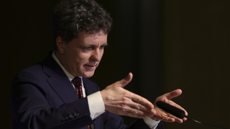 Nicușor Dan, despre acțiunile guvernului în privința prețurilor la combustibili: „Se preconizează o reducere”. Care este termenul pentru finalizarea deciziei? 1 video nicusor dan despre masurile guvernului privind pretul carburantilor o sa fie o scadere care e termenul pentru luarea deciziei 69cacda0d3aa7