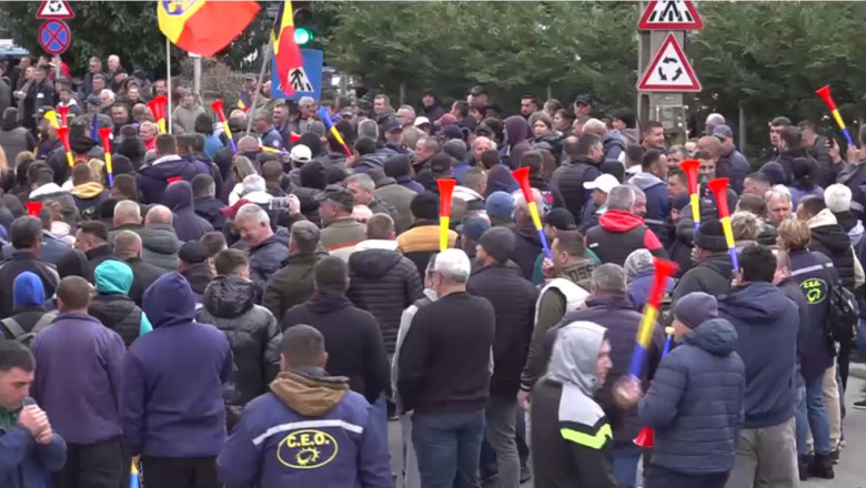 video probabil ne asteapta strainatatea minerii din gorj merg la bucuresti sa protesteze in fata guvernului fata de reducerea de personal 69c25347b81e8