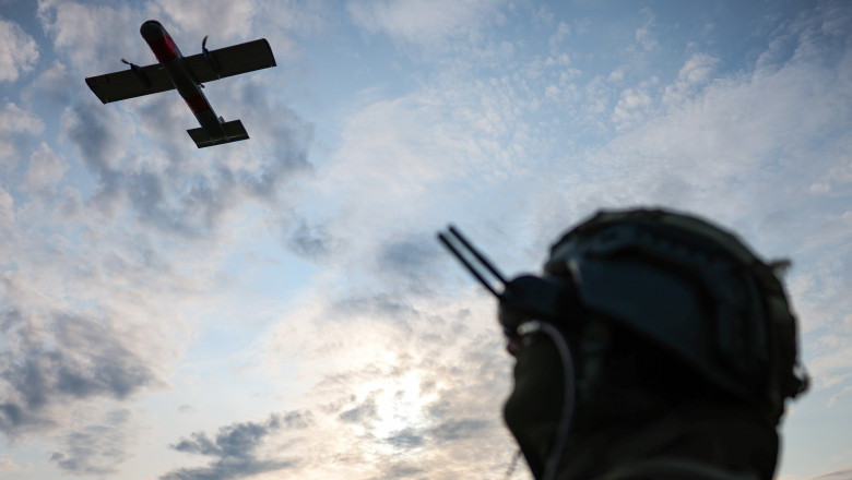 Negocieri înalt tehnologice: 16 firme ucrainene de drone sosesc la București pentru discuții cu autoritățile 1 video productie de drone in romania 16 companii ucrainene au ajuns la bucuresti pentru a negocia cu guvernul intalnirile programate surse 69cbf4ded7e0f