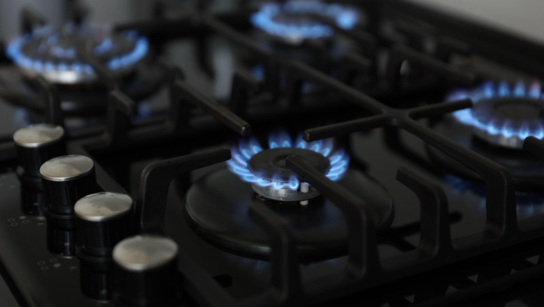 Romgaz amână lansarea ofertelor pentru consumatorii casnici până în 2027, în ciuda promisiunilor din primăvară: „Deciziile au fost influențate politic” 1 video romgaz amana intrarea pe piata pentru populatie pana in 2027 desi promitea oferte din primavara lucrurile au fost abordate politic 69c8e86e70d2a