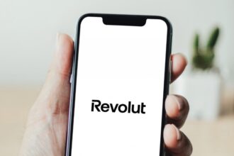 anunt mare de la revolut se intampla dupa ani de asteptare are licenta completa in marea britanie 69cfbf06bf17e