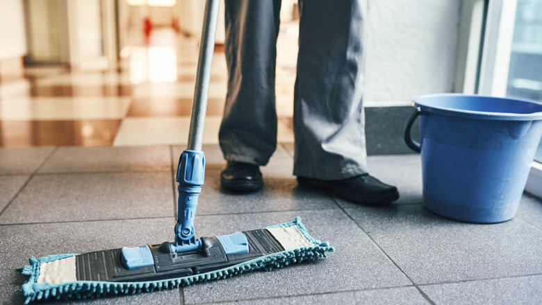 Ministerul Economiei lansează o licitație de 1,5 milioane de lei pentru servicii de curățenie. Detalii despre termenul de depunere a ofertelor 1 ministerul economiei scoate la licitatie un contract de 15 milioane de lei pentru curatenie cand se depun ofertele 69dbb679cbaae