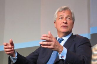 seful jpmorgan chase jamie dimon estimeaza ca inteligenta artificiala va schimba societatea mai rapid decat internetul si e posibil sa aiba un impact negativ asupra angajatilor sai 69d3d1f97a623