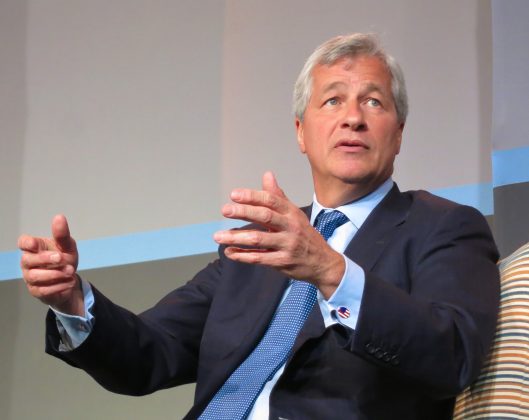 seful jpmorgan chase jamie dimon estimeaza ca inteligenta artificiala va schimba societatea mai rapid decat internetul si e posibil sa aiba un impact negativ asupra angajatilor sai 69d3d1f97a623