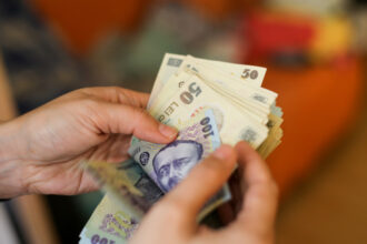 video guvernul discuta azi legea privind cumulul pensie salariu la stat cei care raman angajati pierd 85 din pensie 69f23c2255e0c