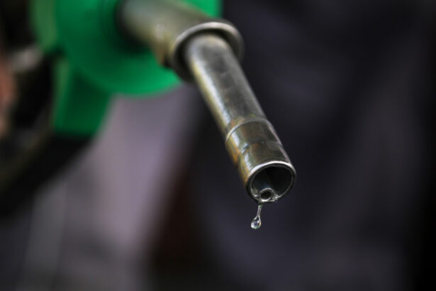 video preturile carburantilor continua sa scada in romania motorina a coborat sub 960 lei litru iar benzina se apropie de 870 lei 69da28234fe8b