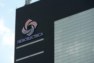 actionarii hidroelectrica vor suspendarea contractului presedintelui consiliului de supraveghere silviu avram e inculpat pentru mita 69fdd5b5b1577
