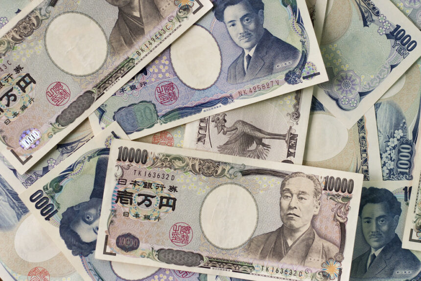 autoritatile japoneze au injectat in piata valutara echivalentul a cel putin 32 de miliarde de dolari pentru a apara yenul 69f5bd91a4ac3