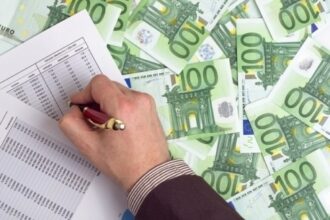 bnr numai in luna aprilie rezervele bnr au scazut cu 22 miliarde de euro 69f88d1c035d2