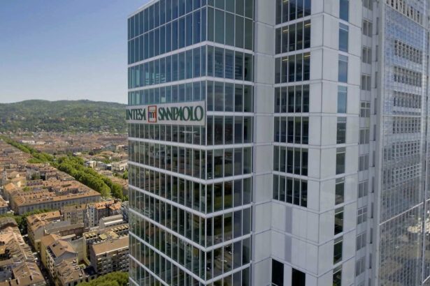 grupul italian intesa sanpaolo anunta ca a inregitsrat un profit record in primul trimestru al lui 2026 6a0c377bea080