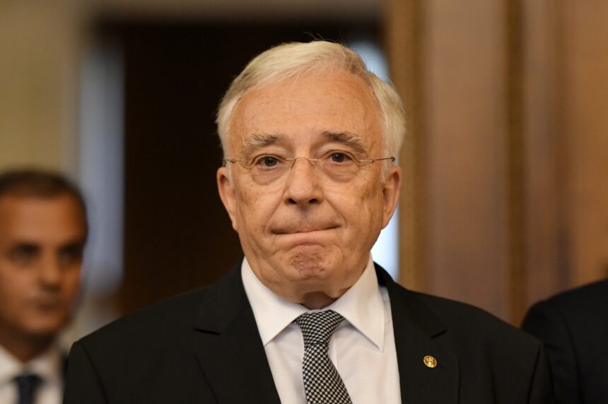 isarescu nu poate fi vorba despre scaderi de tva sau alte taxe in urmatoarea perioada dar nici nu avem nevoie de noi cresteri de taxe dar nici 6a0c270cd3782