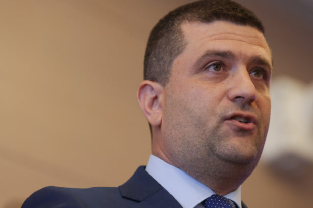 radu miruta a respins bugetele la cfr calatori si cfr sa si cere refacerea lor asta nu inseamna management 6a06cc2a35696