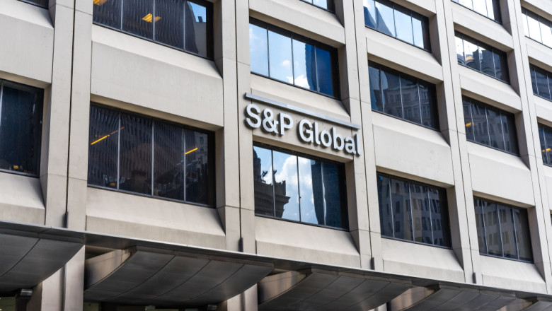 România evită retrogradarea, însă S&P Global trage un semnal de alarmă: ratingurile ar putea fi afectate dacă starea de impas guvernamental continuă 1 romania scapa de retrogradare dar sp global avertizeaza putem reduce ratingurile daca impasul guvernamental se prelungeste 6a082e107331b
