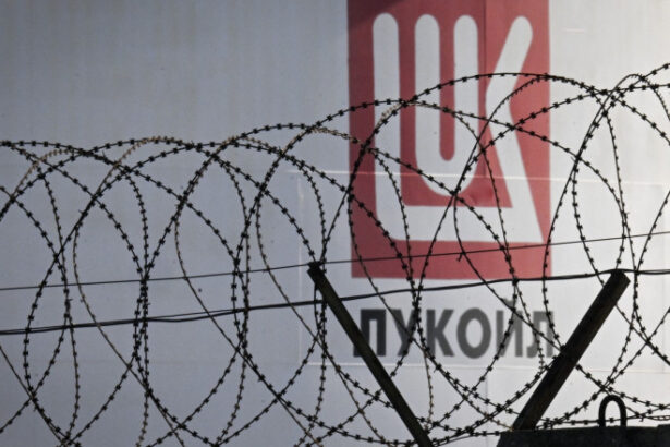 sua extind termenul limita pentru vanzarea activelor internationale ale lukoil care este data anuntata 6a1c8a907cd30