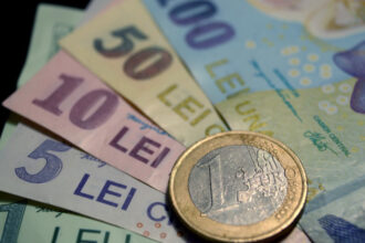 video cursul valutar a urcat la un nou maxim istoric pe fondul crizei politice consultant fiscal este posibil sa vedem euro si la 6 lei 69f8b2d2b910c