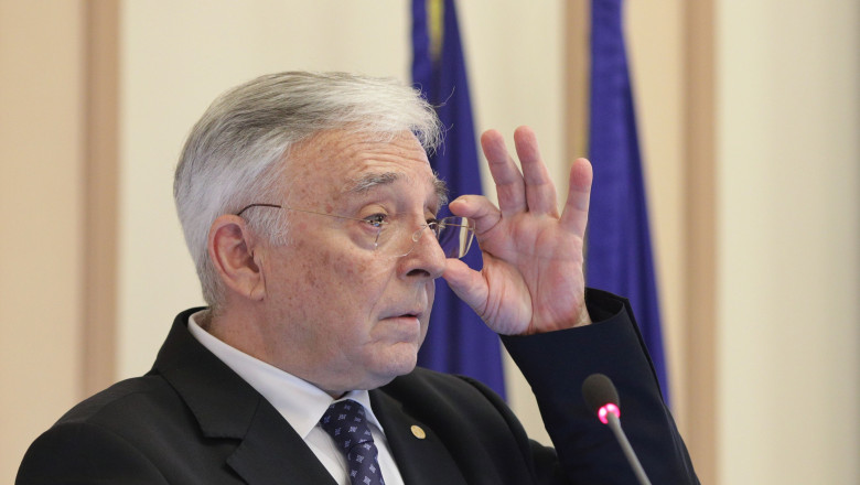 Mugur Isărescu contrazice acuzațiile despre un curs euro „manipulat”: „Dacă am fi vândut valută în cantități mari, cum s-ar fi mărit rezervele?” 1 video mugur isarescu respinge acuzatiile privind un curs euro tinut artificial daca vindeam masiv valuta cum mai cresteau rezervele 6a0c3a05b1bd6