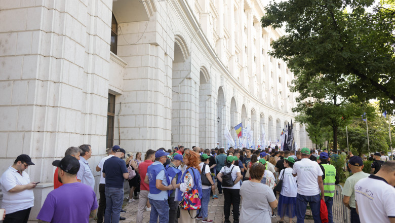 Funcționarii din domeniul fiscal își intensifică protestele împotriva noii legislații salariale. Ce revendicări au? 1 angajatii din sistemul fiscal continua protestele fata de noua lege a salarizarii care sunt nemultumirile 6a1eaa50bb694