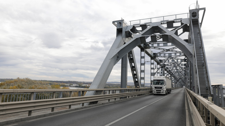 circulatia pe podul prieteniei va fi oprita temporar sambata 6a3e4bf794258
