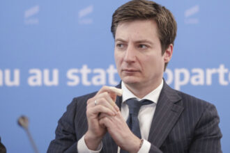 exclusiv andrei caramitru e sceptic ca romanii isi vor recupera banii dupa sanctionarea bancilor de catre cc garantat doi ani de recesiune 6a2983a1e8413