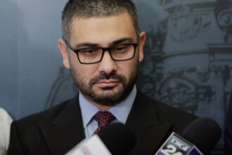 florin manole il acuza pe dragos pislaru ca dezinformeaza in cazul sporului de dirigentie era in proiectul pe care l am lasat 6a1eb865364f3
