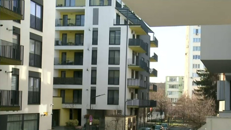 Apartamentele devin din ce în ce mai scumpe în marile orașe ale României, în timp ce chiriile rămân constante sau scad, cu o singură excepție 1 preturile apartamentelor in crestere in toate marile orase din romania chiriile au stagnat sau s au redus cu o