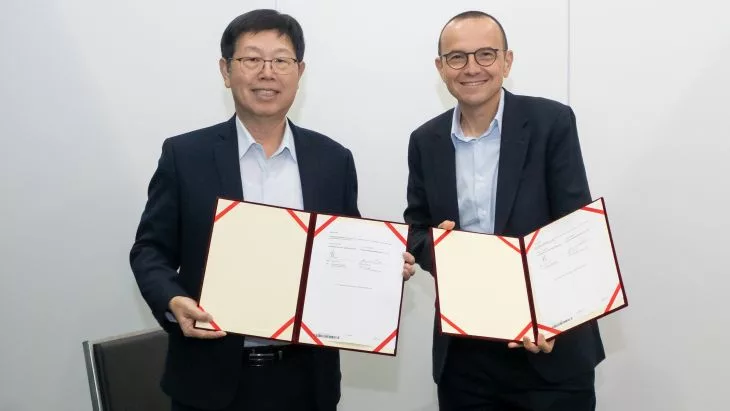 Schneider Electric și Hon Hai Technology unesc forțele pentru a impulsiona evoluția centrelor de date dedicate inteligenței artificiale 1 schneider electric si hon hai technology semneaza un parteneriat pentru accelerarea dezvoltarii centrelor de date ai 6a326b19176e9