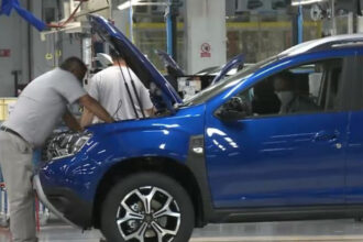 video renault lanseaza un program de plecari voluntare la dacia si rtr compensatiile ajung pana la 210 000 de lei net 6a2031b717eca