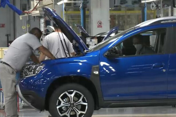 video renault lanseaza un program de plecari voluntare la dacia si rtr compensatiile ajung pana la 210 000 de lei net 6a2031b717eca